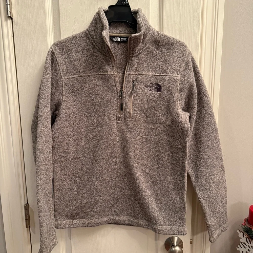 The North Face Men's Canyonlands 1/4 zip Heathered taupe. Size small